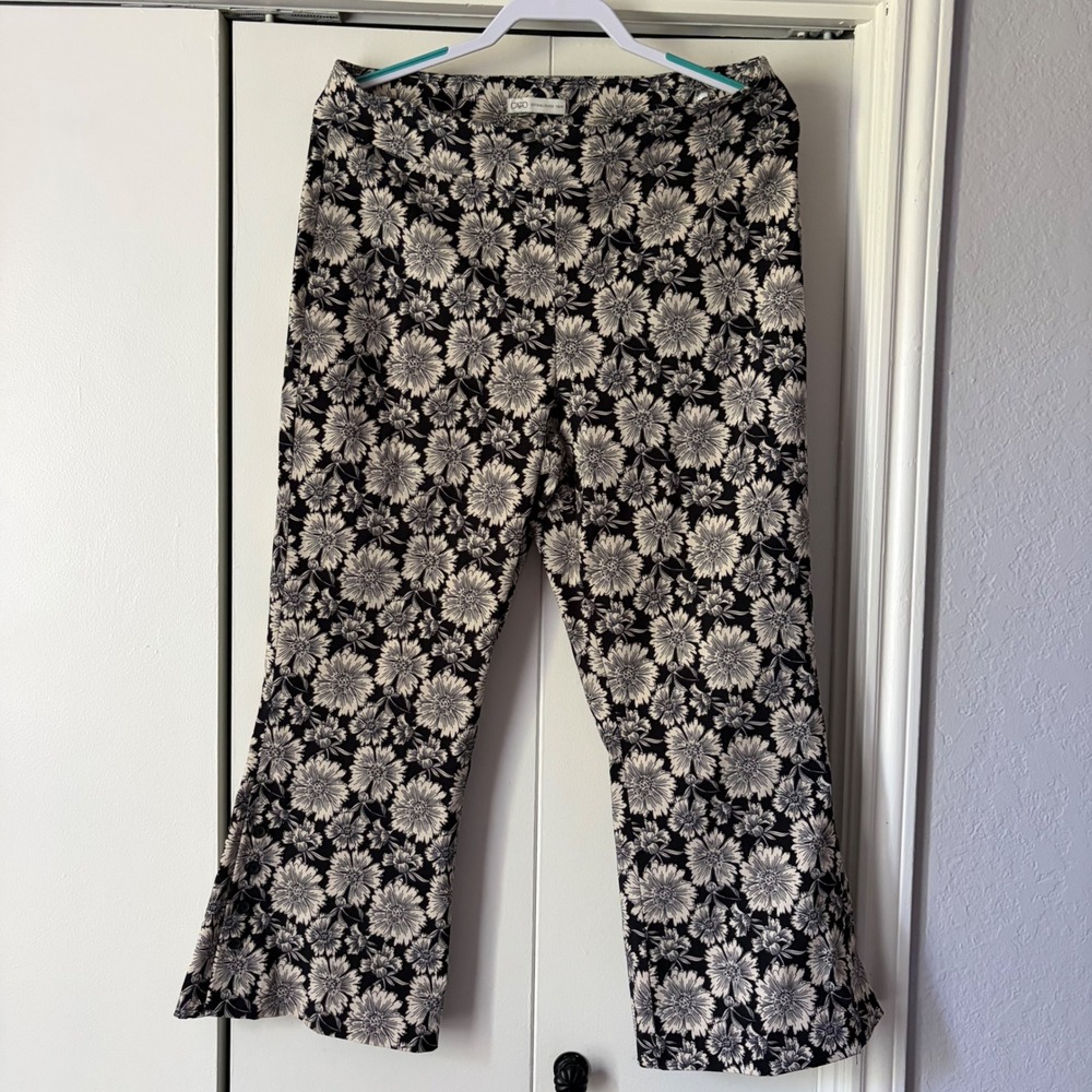 Cato Women Black Cream Floral Mid Rise Stretch Pants Size 14 RN37080